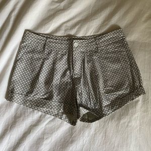 Casual Shorts White with Black Pattern